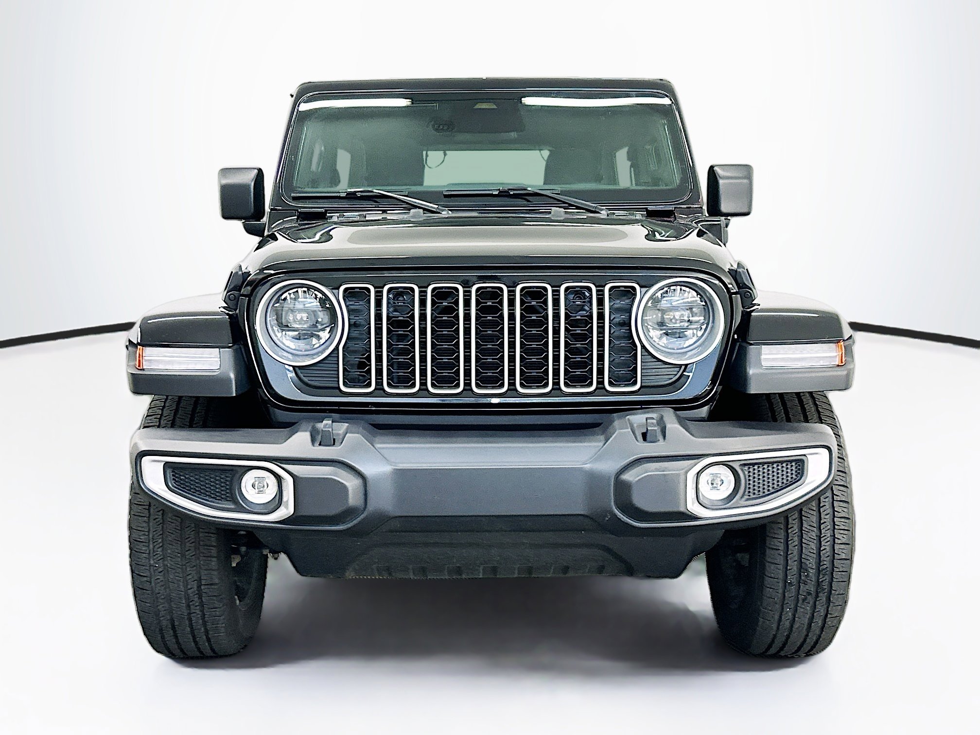Used 2025 Jeep Wrangler Unlimited Sahara w/ Safety Group AWD/4WD image 2