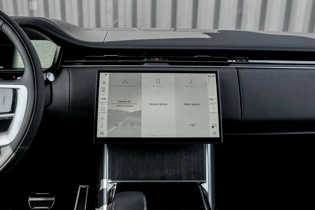 New 2025 Land Rover Range Rover SE image 19