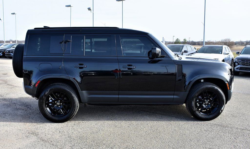 Used 2025 Land Rover Defender 110 S AWD/4WD image 2