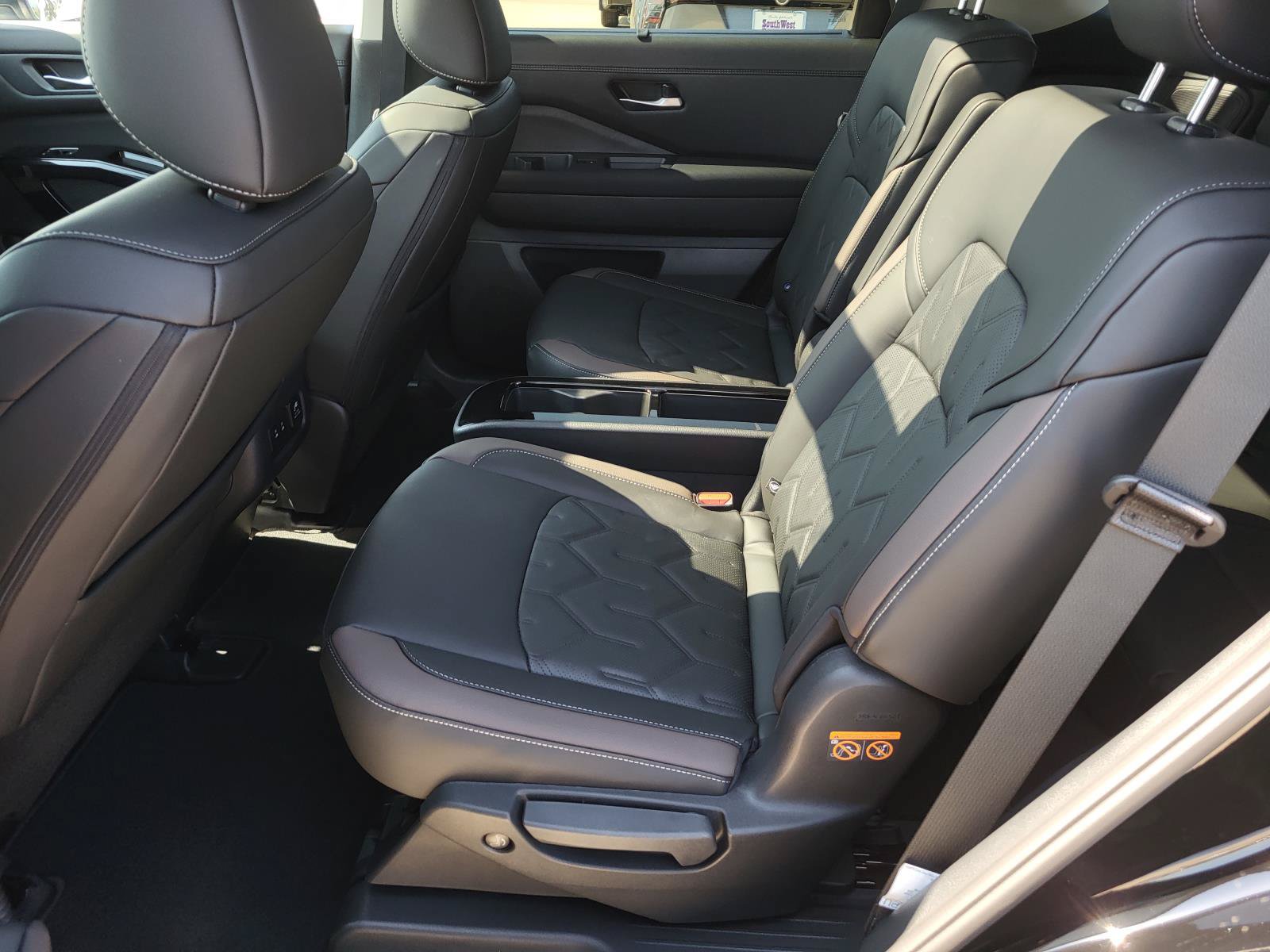 New 2026 Nissan Pathfinder Platinum w/ Accent Package FWD image 16