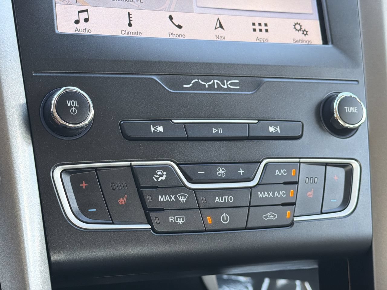 Used 2019 Ford Fusion SEL FWD image 24