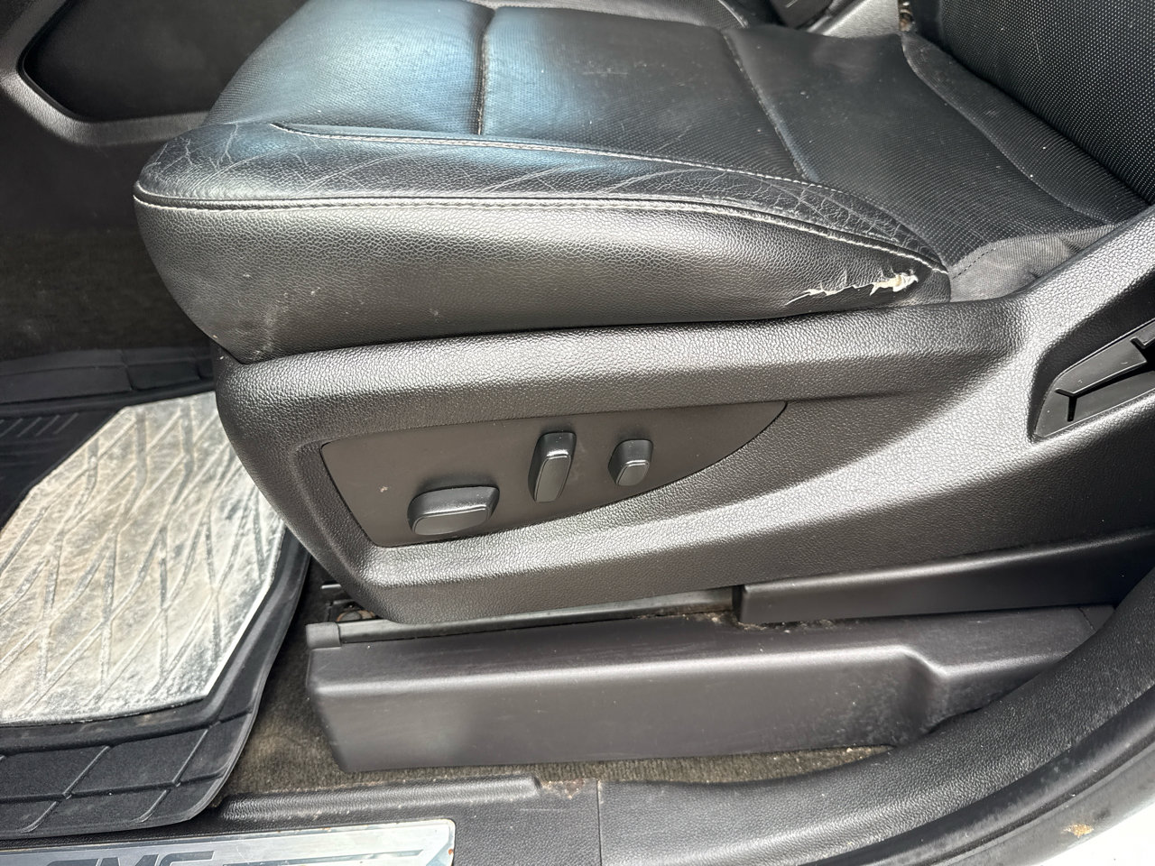 Used 2017 GMC Yukon XL SLT image 14