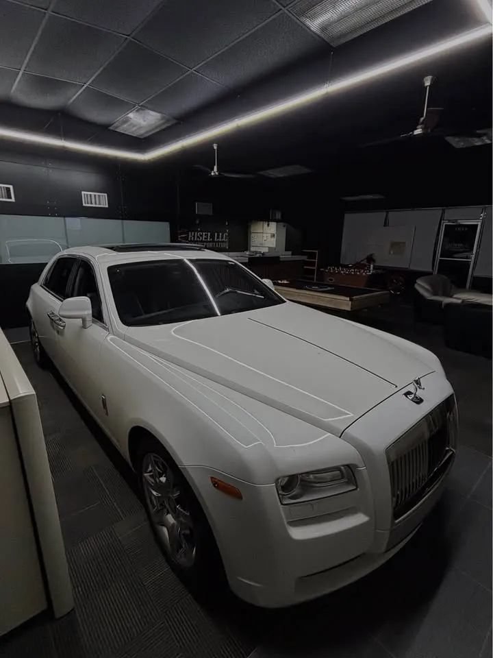 Used 2012 Rolls-Royce Ghost Extended Wheelbase RWD image 2