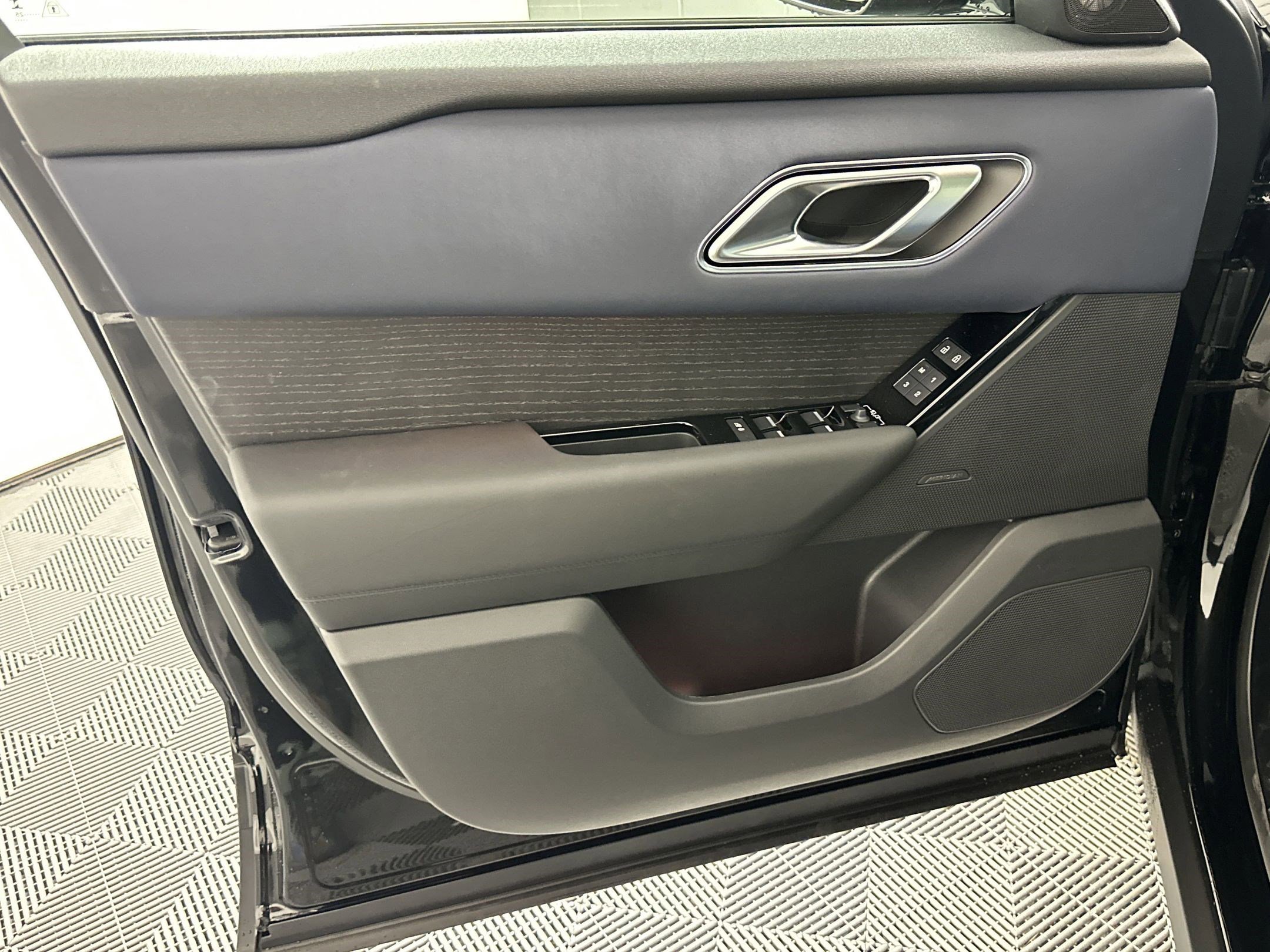New 2026 Land Rover Range Rover Velar S image 10