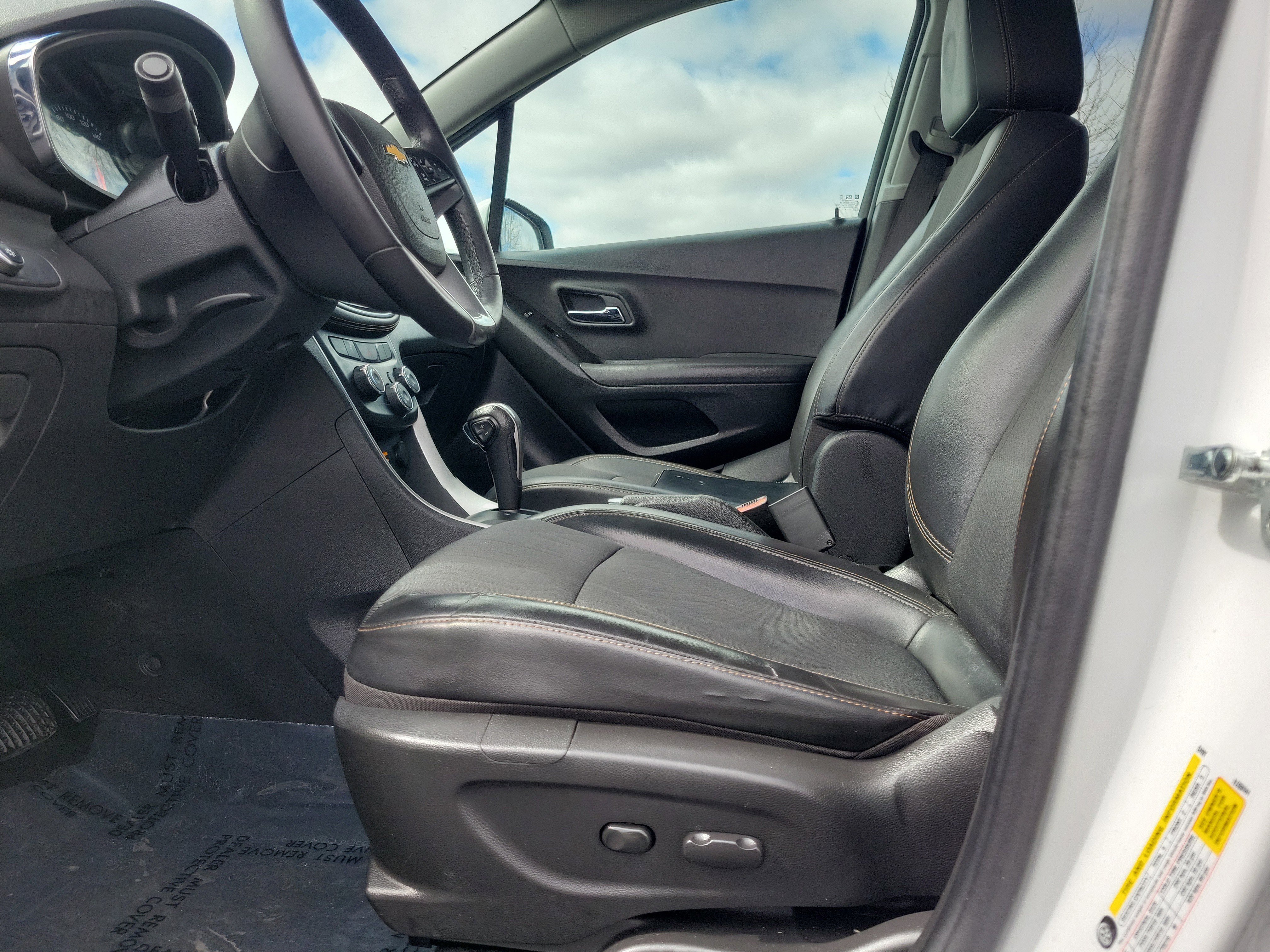 Used 2019 Chevrolet Trax LT w/ LT Convenience Package image 16