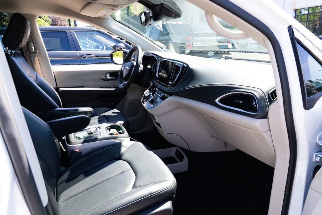 Used 2017 Dodge Grand Caravan GT FWD image 22
