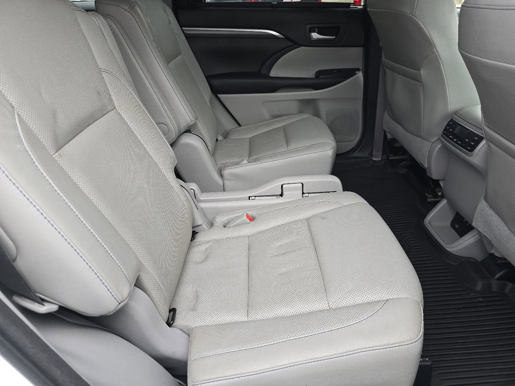 Used 2017 Toyota Highlander Limited image 21