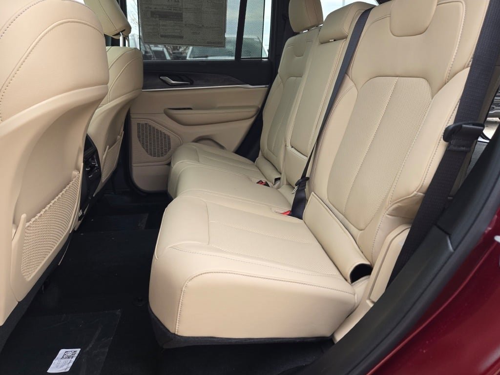 New 2025 Jeep Grand Cherokee Limited image 19