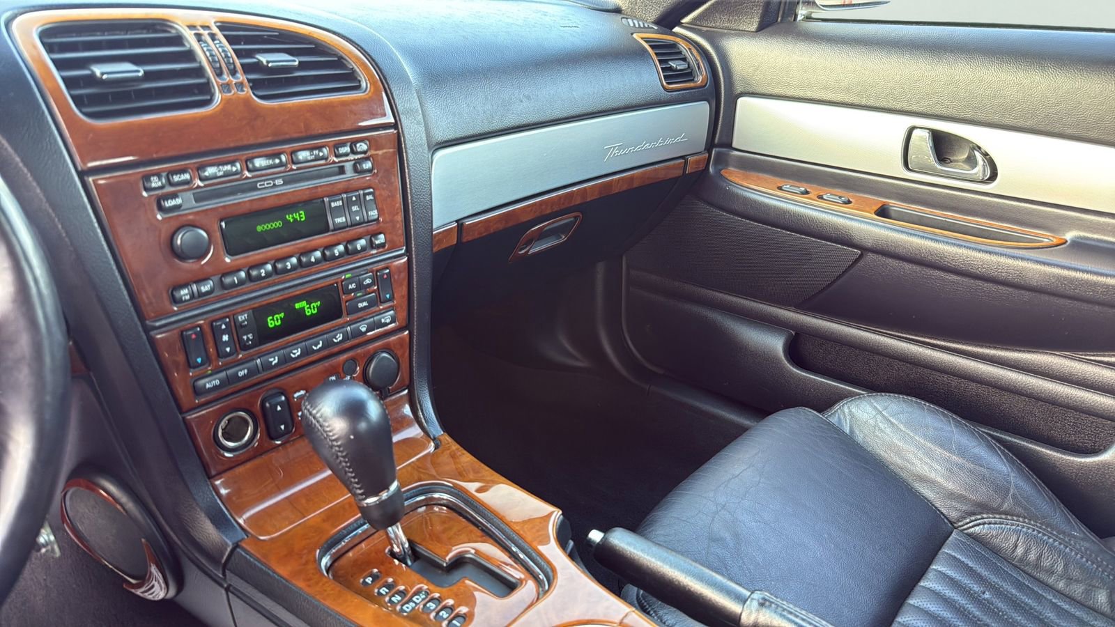 Used 2005 Ford Thunderbird image 19