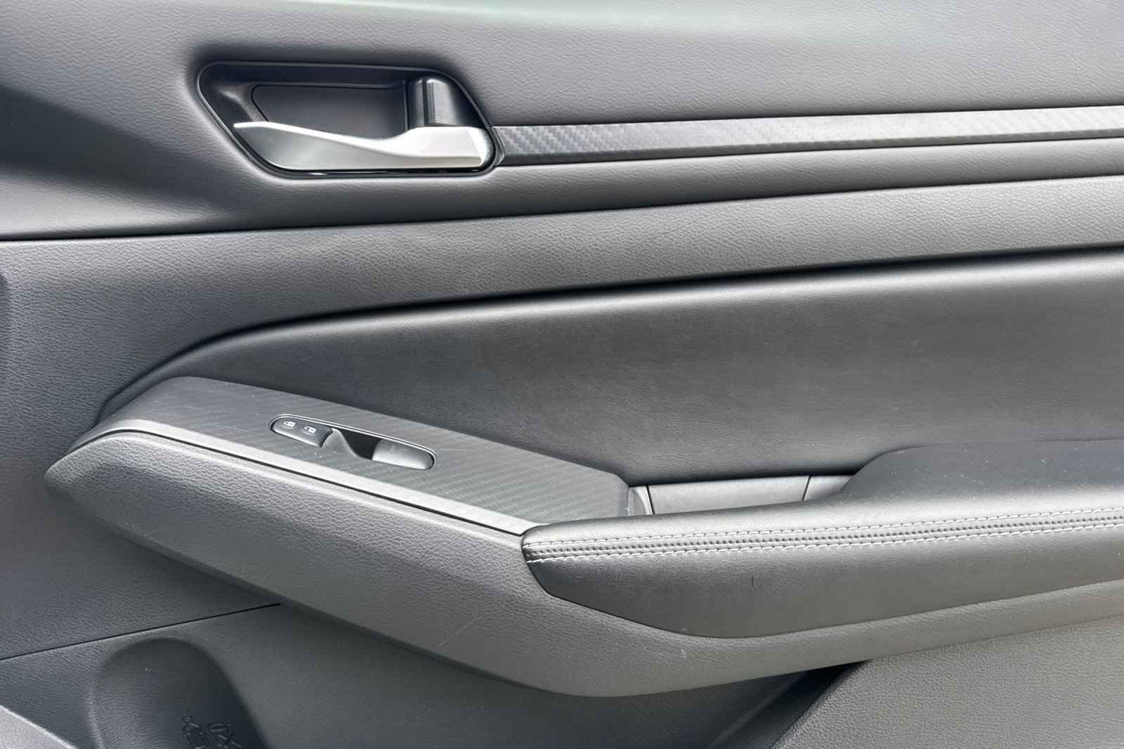 Used 2024 Nissan Altima 2.5 SV image 19