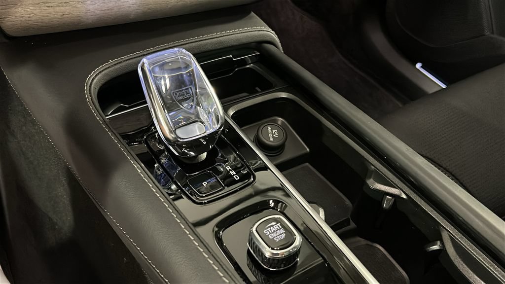Certified 2023 Volvo XC90 B6 Ultimate w/ Protection Package Premier AWD/4WD image 18