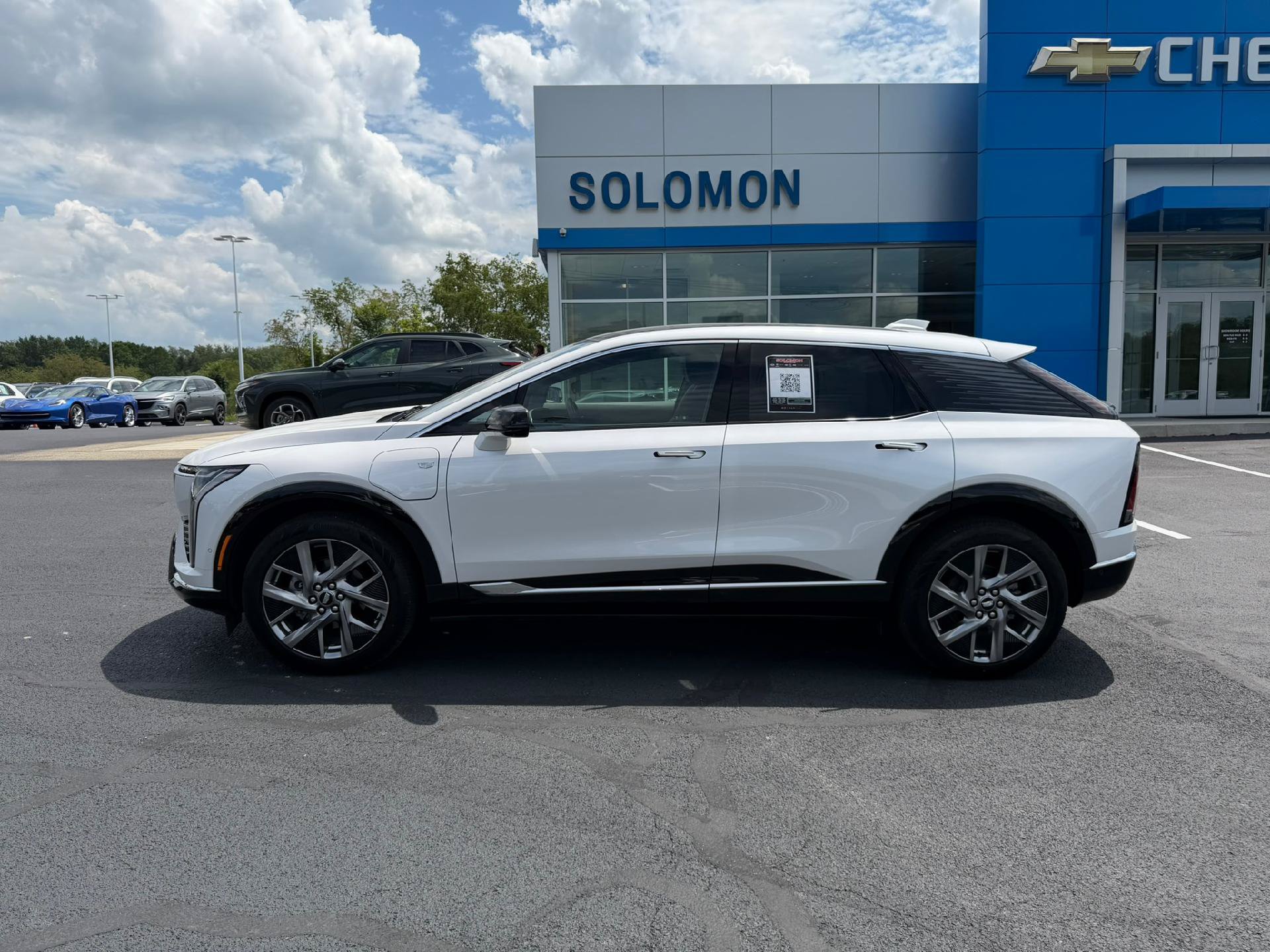 Certified 2025 Cadillac Optiq Luxury 1 AWD/4WD image 3