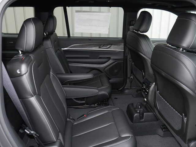 New 2025 Jeep Grand Cherokee L Limited w/ Luxury Tech Group II image 32