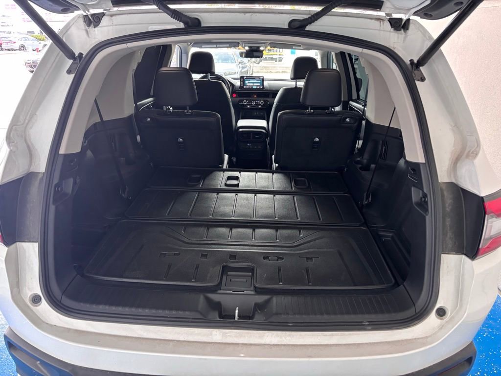 Used 2025 Honda Pilot Touring image 12