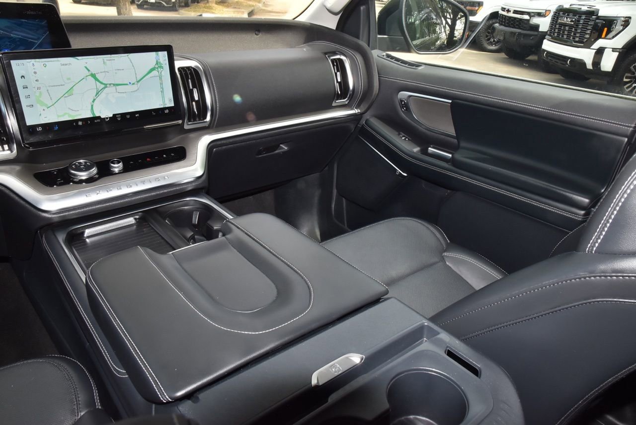 Certified 2025 Ford Expedition Platinum image 18