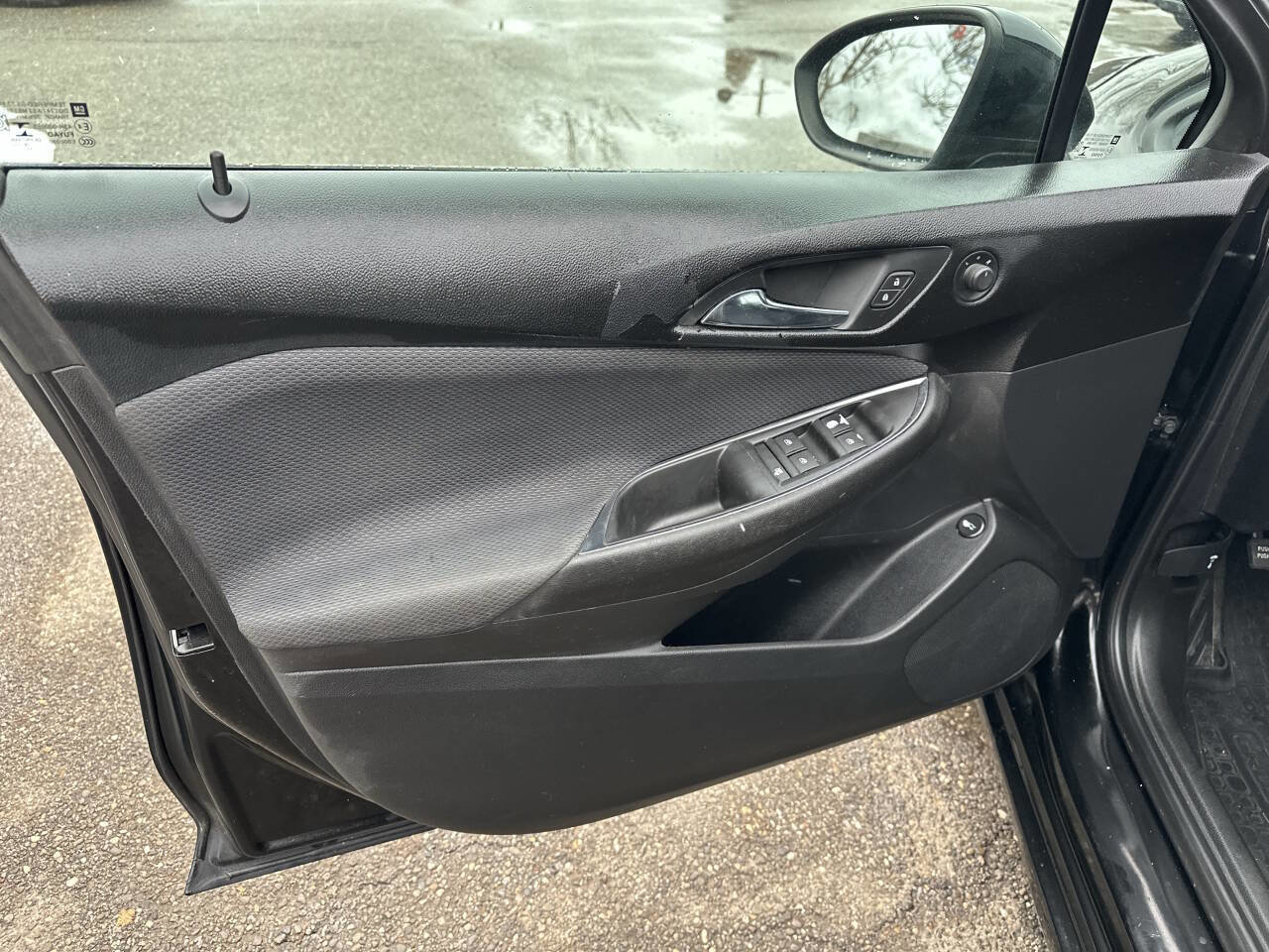Used 2019 Chevrolet Cruze LS FWD image 17