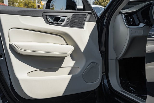 New 2026 Volvo XC60 B5 Ultra w/ Protection Package Premier image 36