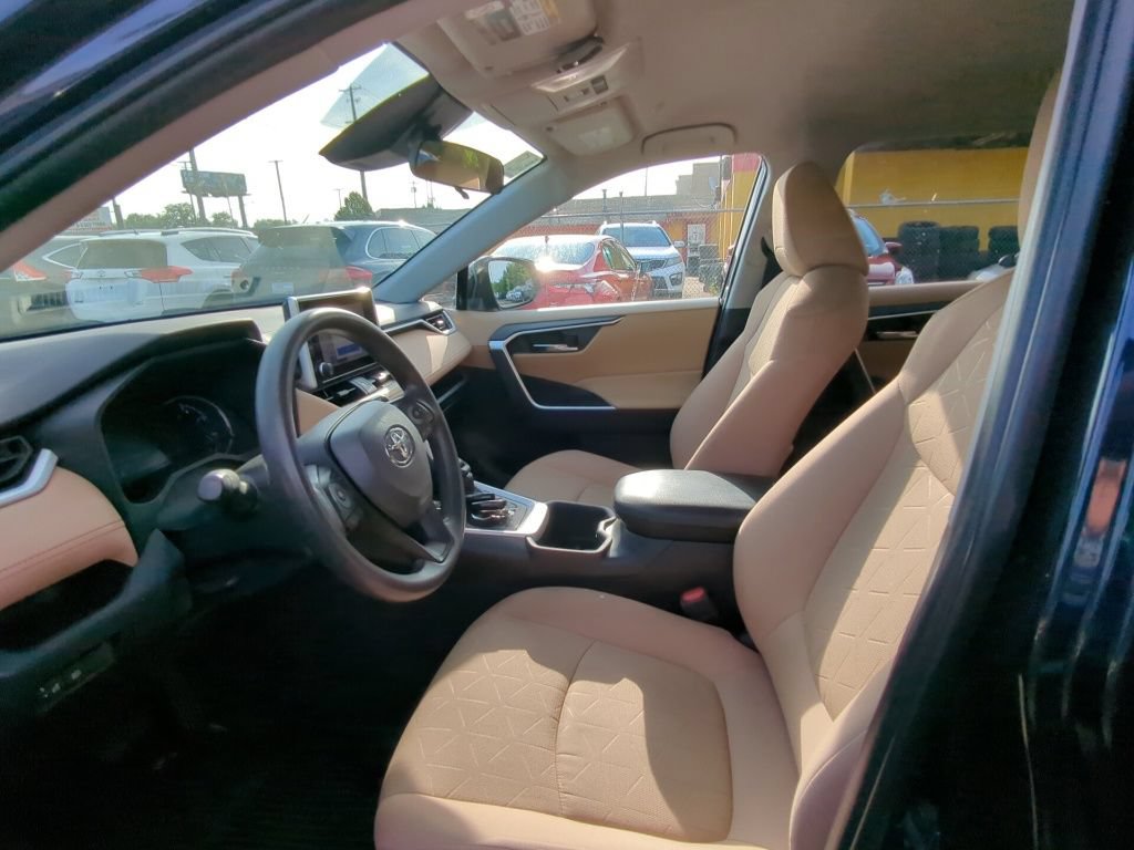 Used 2024 Toyota RAV4 XLE AWD/4WD image 6