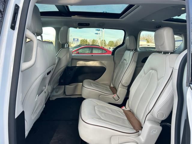 Used 2019 Chrysler Pacifica Limited image 12