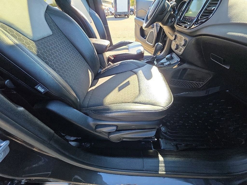 Used 2019 Jeep Compass Latitude AWD/4WD image 29