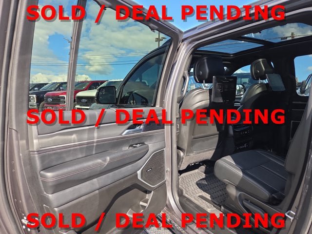 Used 2025 Jeep Wagoneer L Series II w/ Convenience Group I AWD/4WD image 11