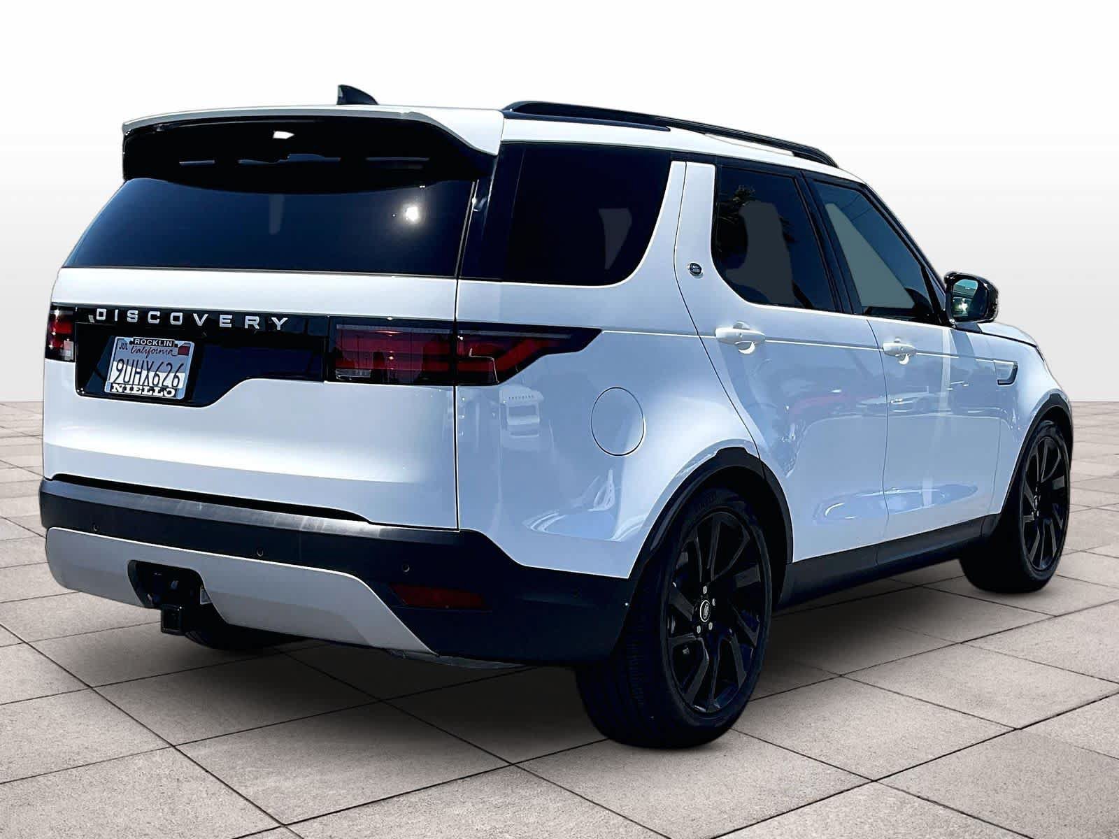 Used 2025 Land Rover Discovery S AWD/4WD image 13