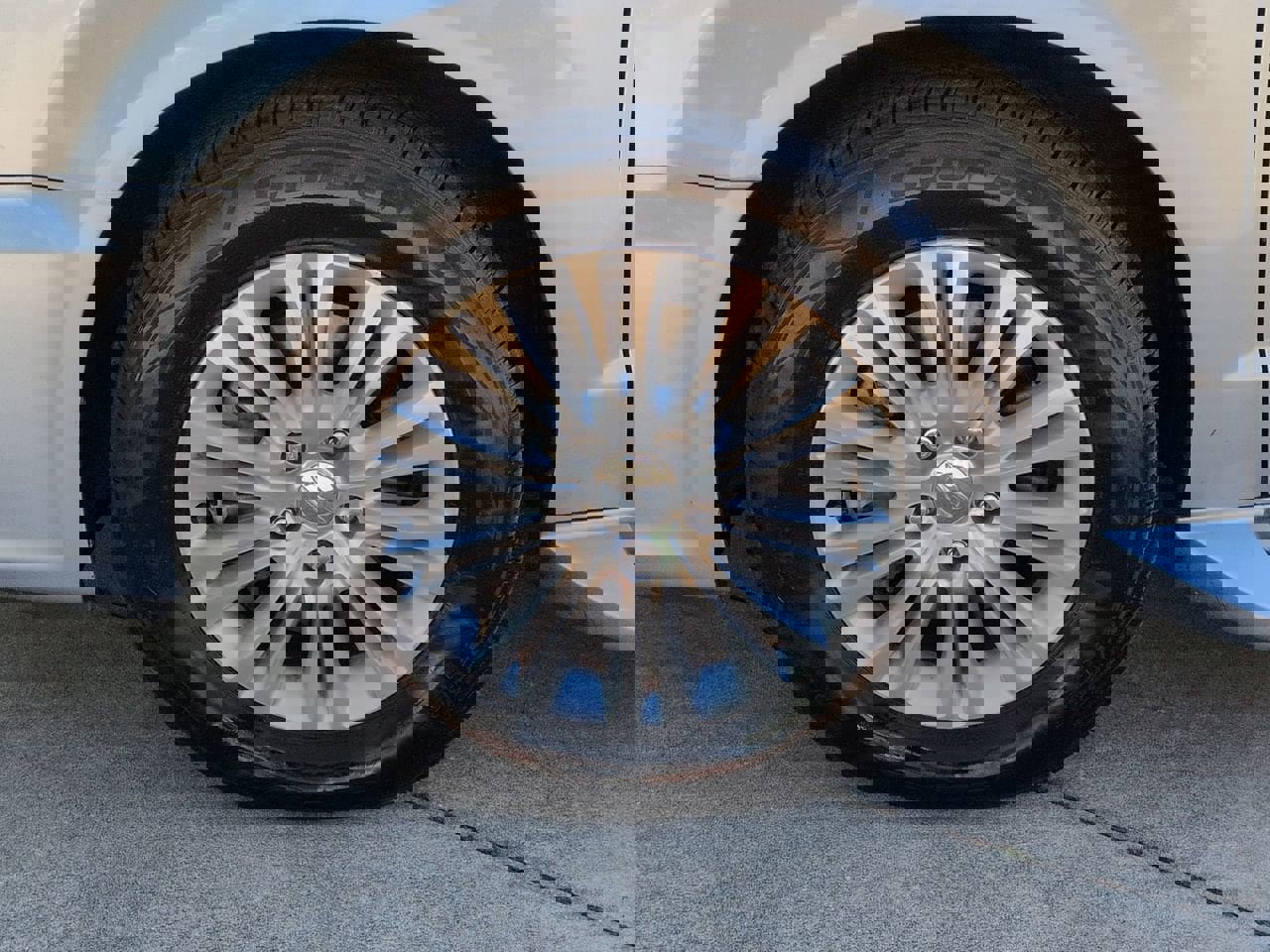 Used 2012 Chrysler Town & Country Limited image 27