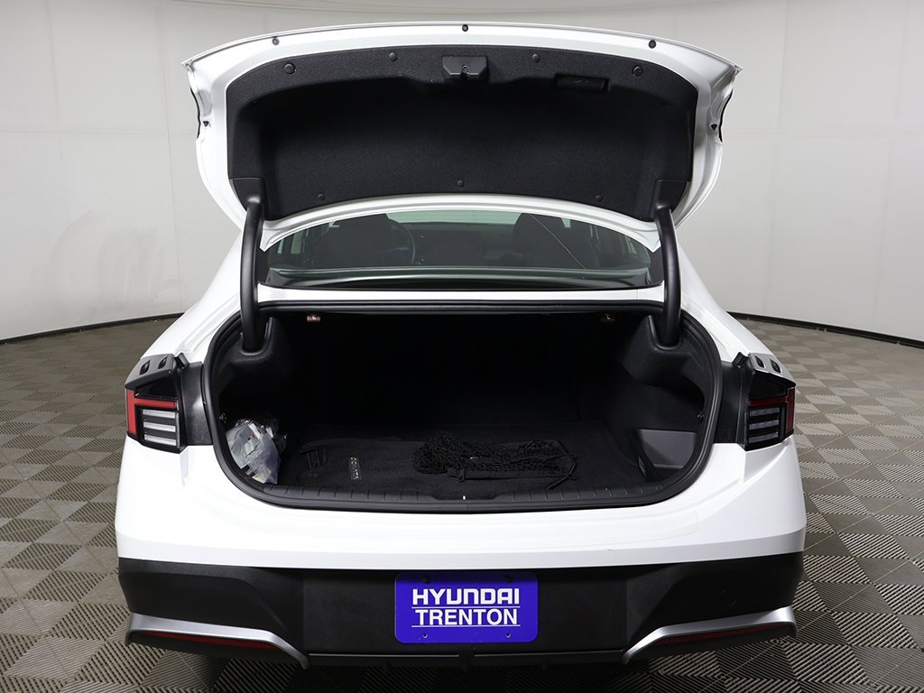 Used 2025 Hyundai Sonata SE image 13