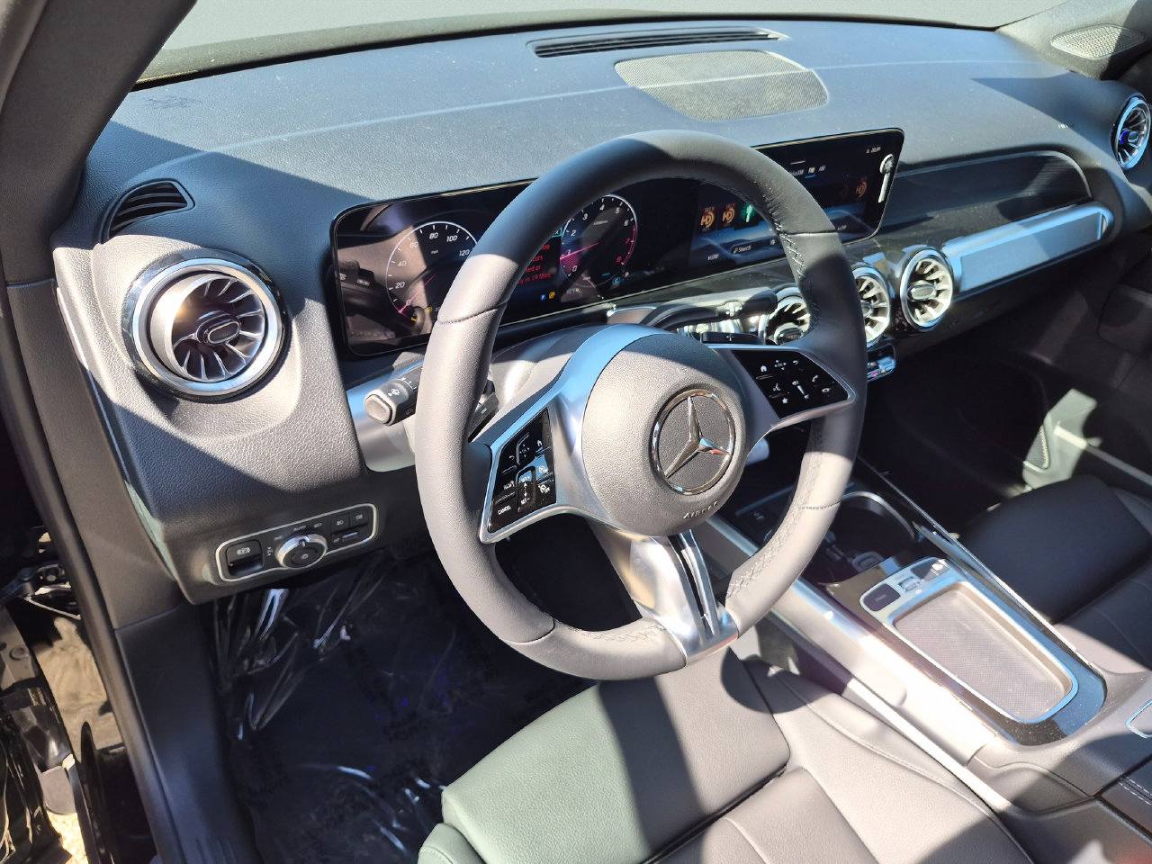 New 2026 Mercedes-Benz GLB 250 image 4