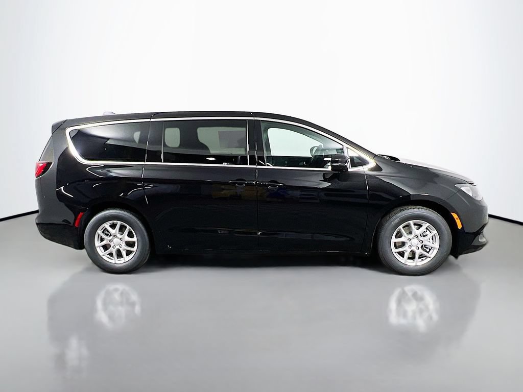 New 2027 Chrysler Pacifica LX FWD image 8