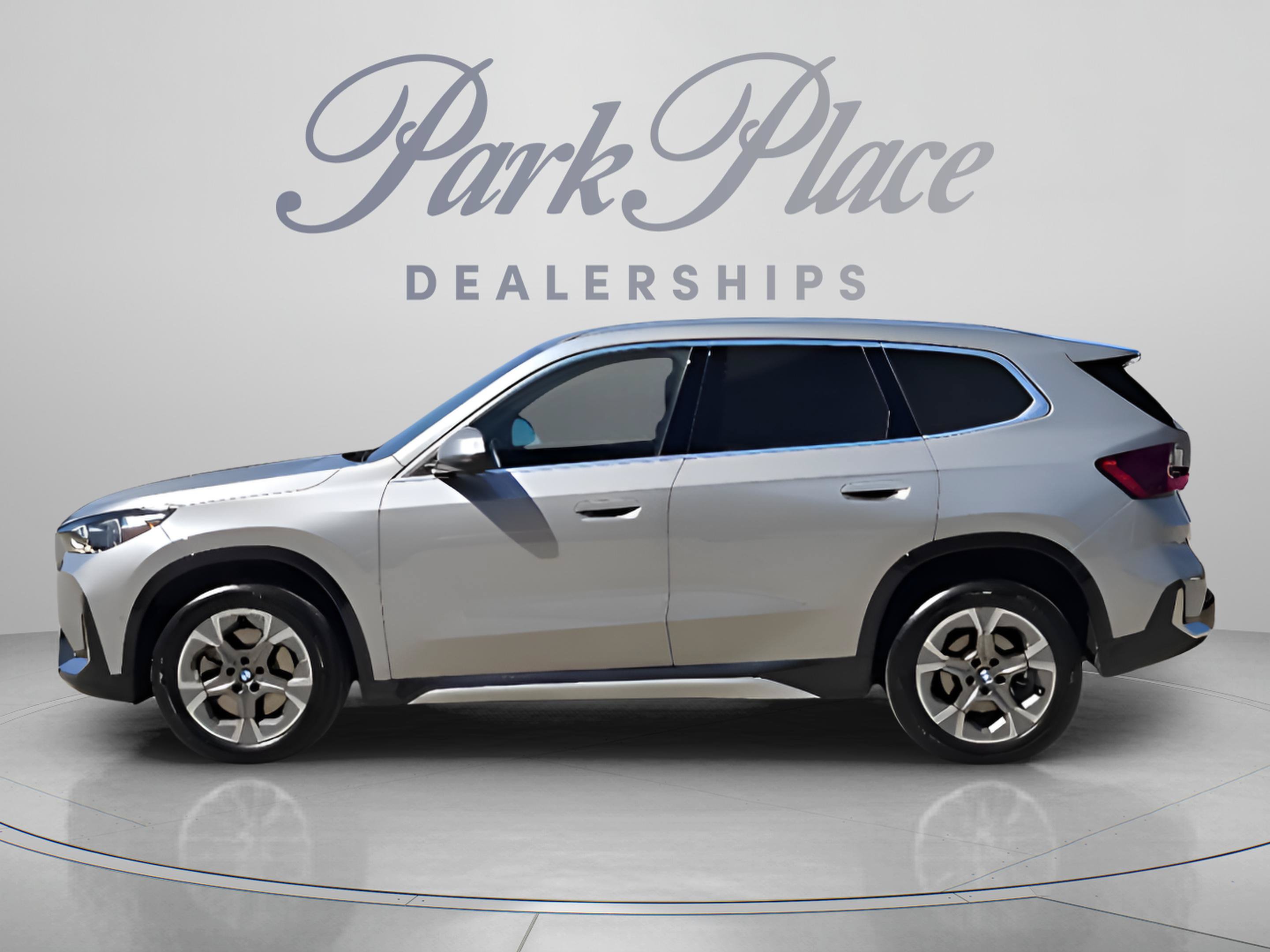 Used 2025 BMW X1 xDrive28i AWD/4WD image 2