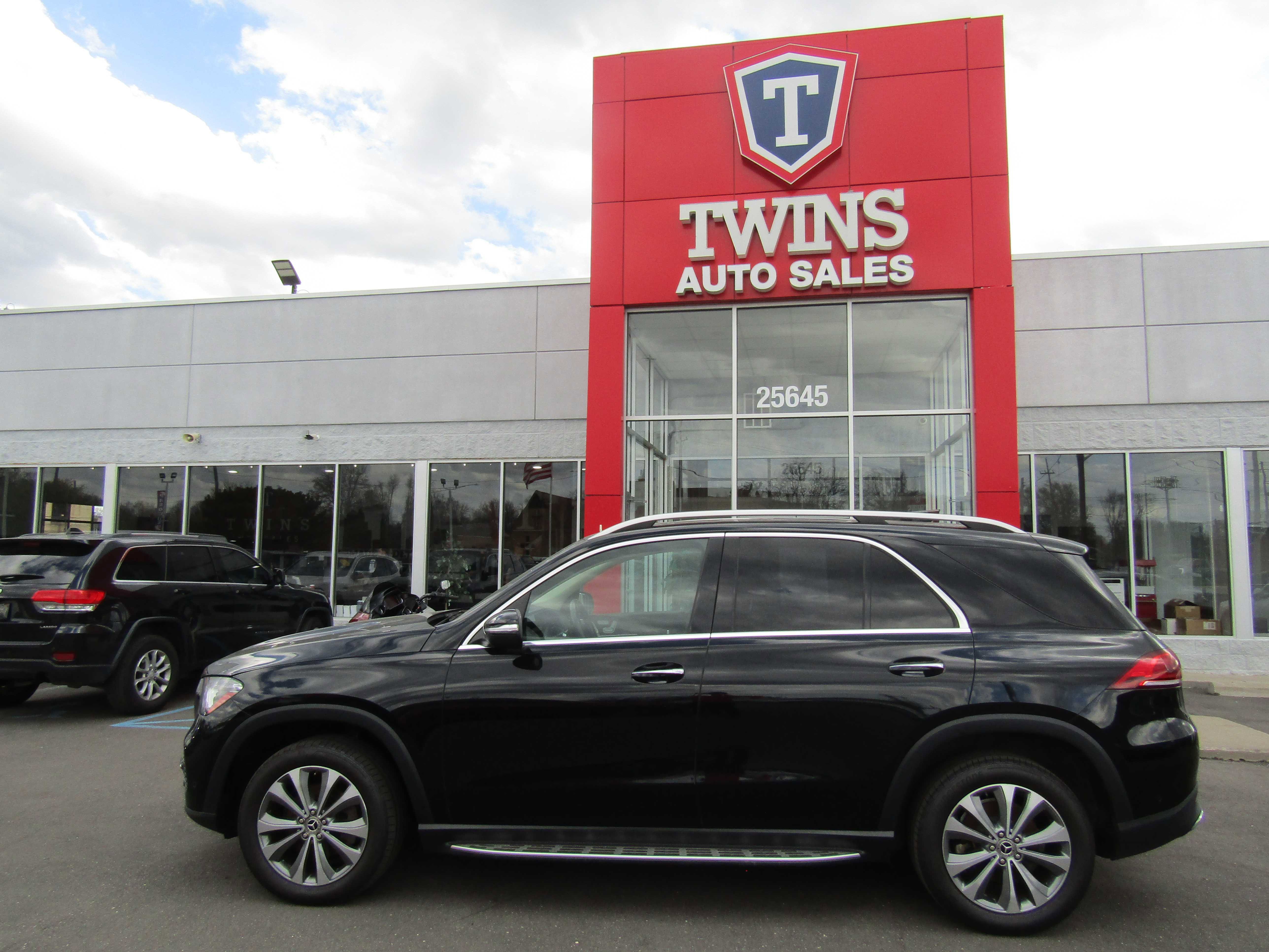 Used 2020 Mercedes-Benz GLE 350 4MATIC w/ 3rd Row Seat Package image 1