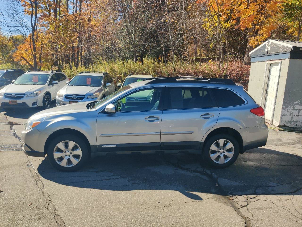 Used 2011 Subaru Outback 2.5i Premium w/ All-Weather Pkg AWD/4WD image 3