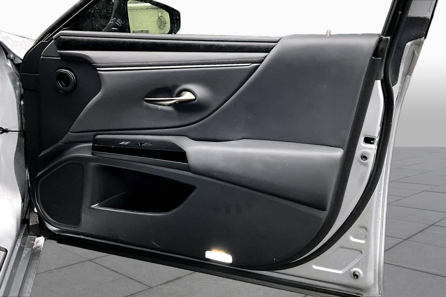 Used 2024 Lexus ES 350 w/ Premium Package FWD image 23