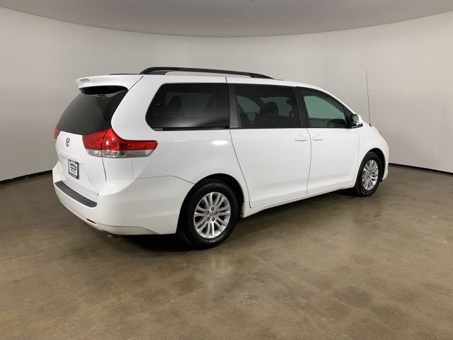 Used 2014 Toyota Sienna XLE image 8