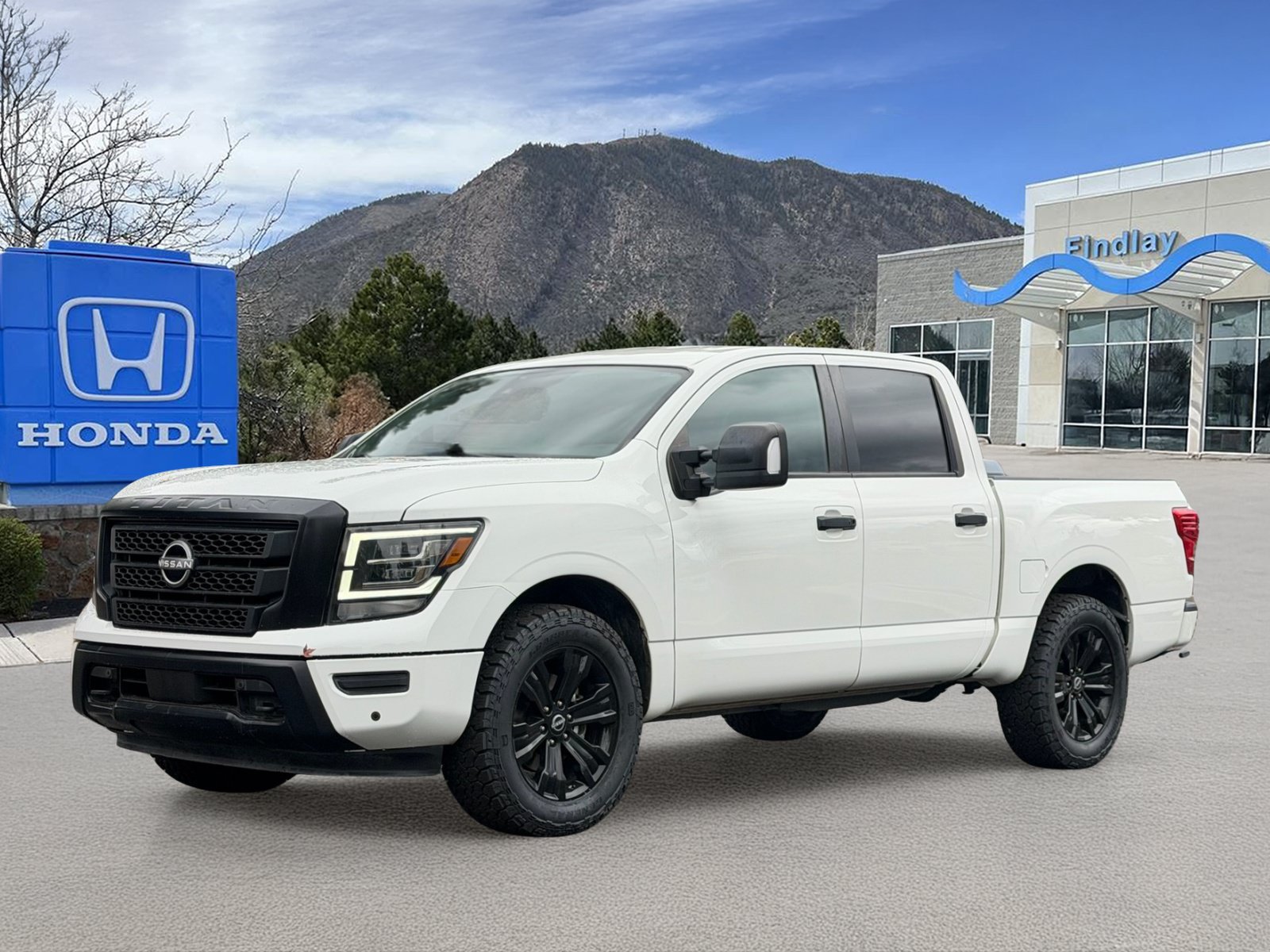 Used 2023 Nissan Titan SV w/ SV Convenience Package AWD/4WD image 2