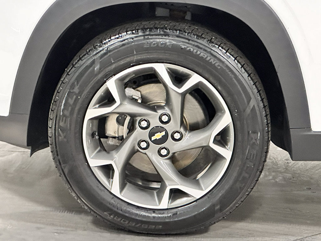 Used 2024 Chevrolet Trax LT w/ Sunroof Package FWD image 12