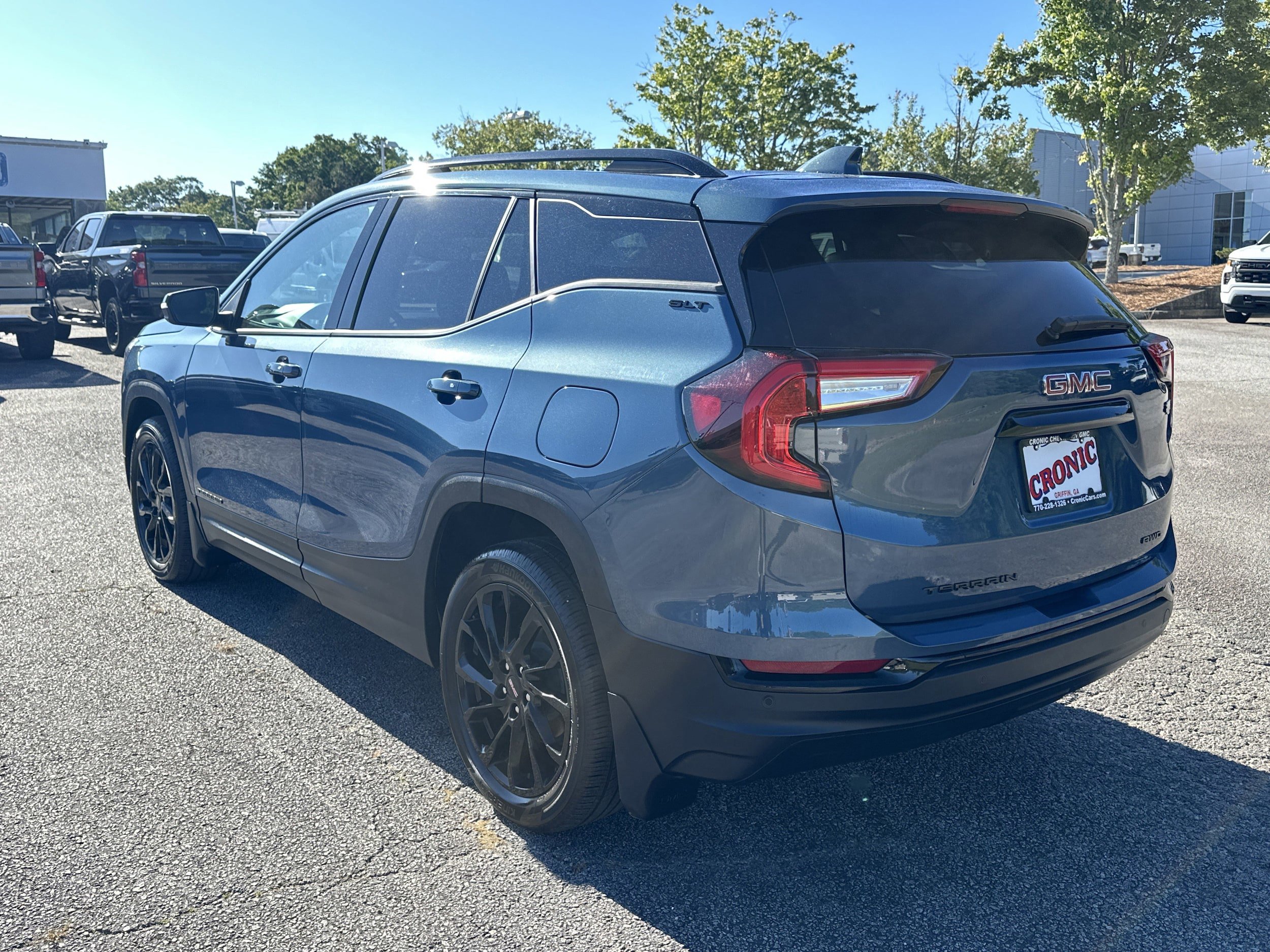 Used 2024 GMC Terrain SLT w/ Tech Package AWD/4WD image 5