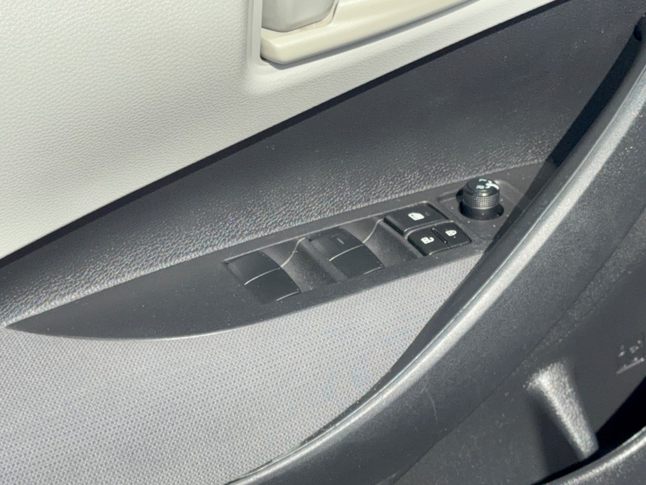 Used 2022 Toyota Corolla LE FWD image 15