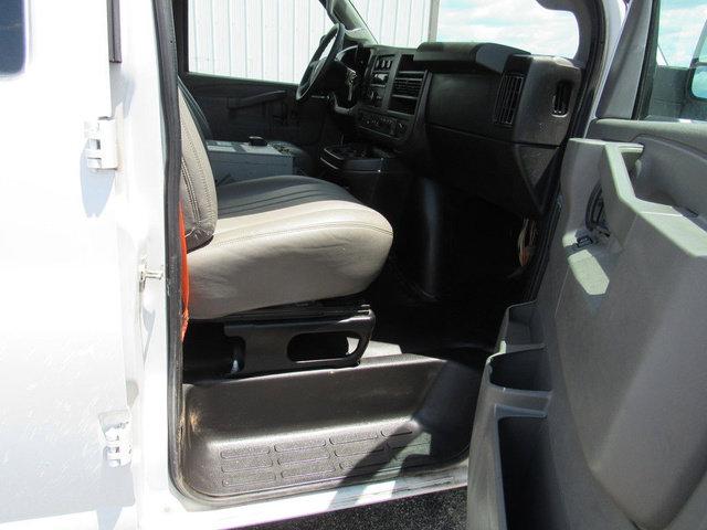 Used 2018 Chevrolet Express 2500 w/ Driver Convenience Package RWD image 13