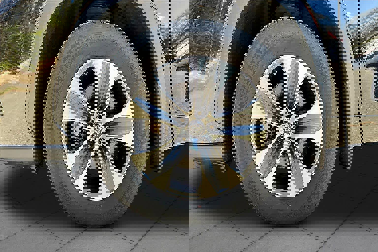 Used 2021 Toyota Highlander XLE image 11