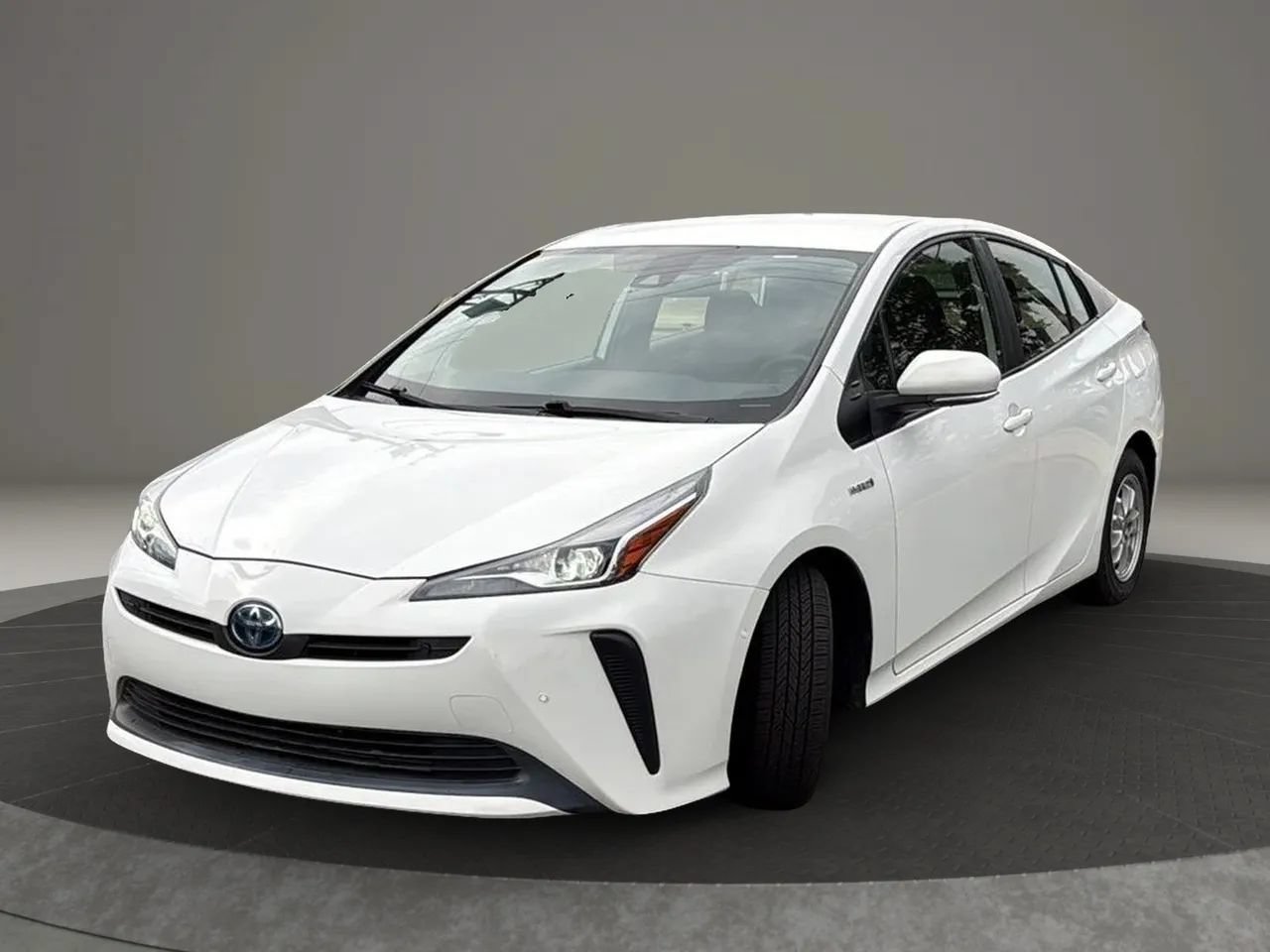 Used 2022 Toyota Prius LE FWD image 3