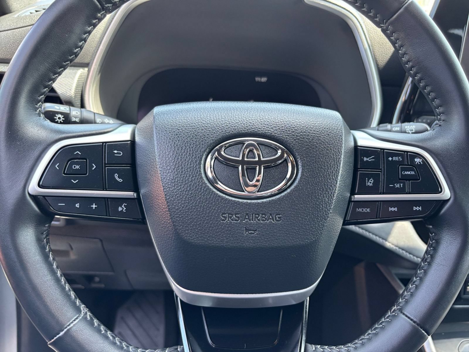 Used 2025 Toyota Highlander XSE AWD/4WD image 28