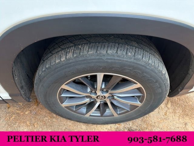 Used 2019 Toyota Highlander SE image 15