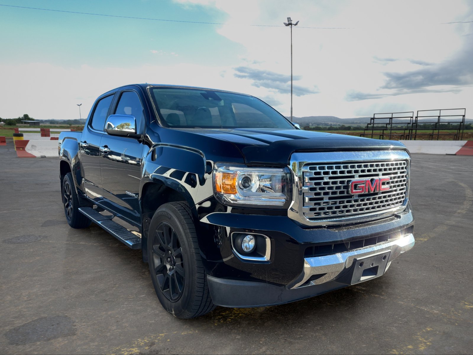 Used 2018 GMC Canyon Denali AWD/4WD image 2