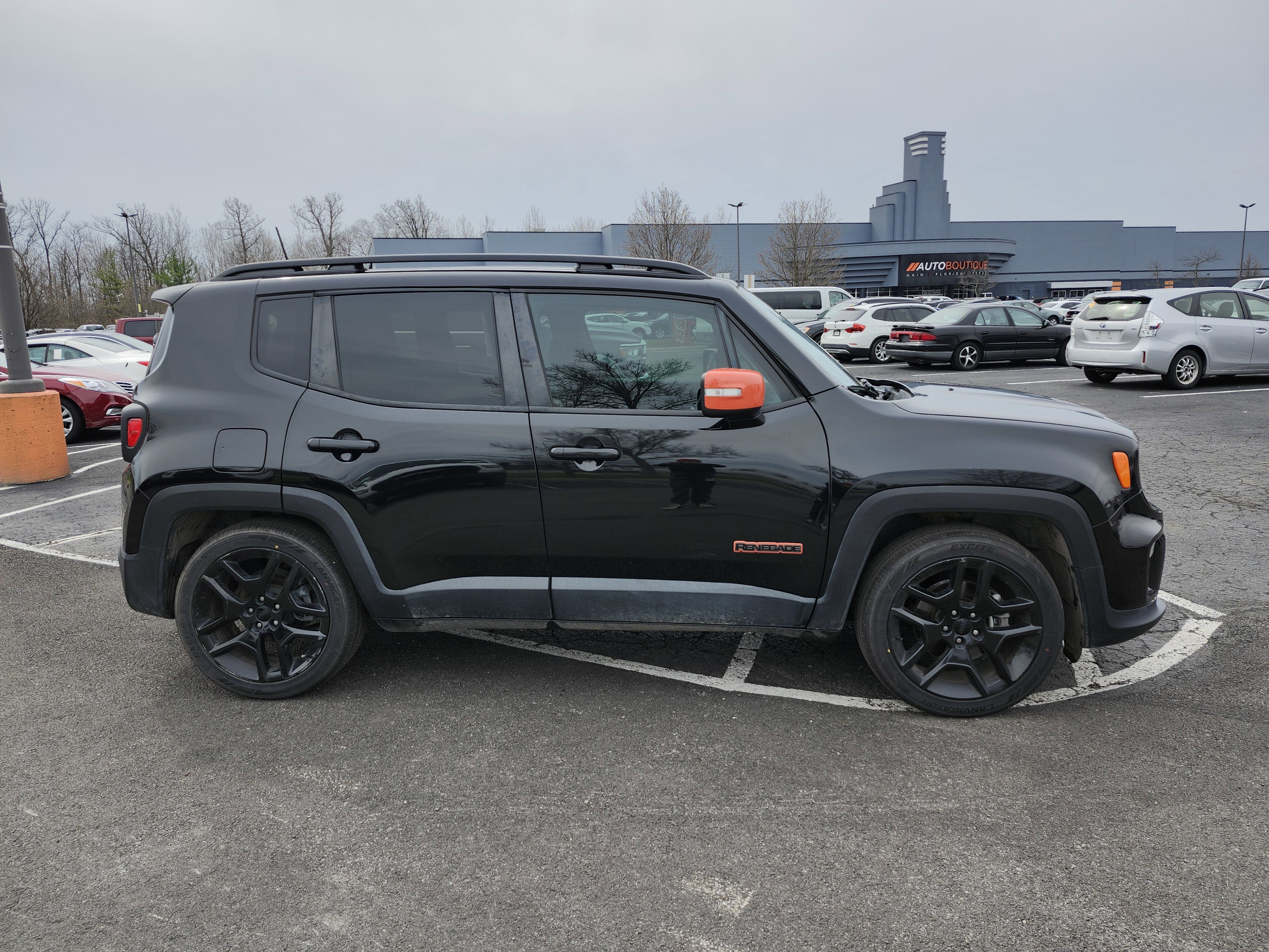 Used 2020 Jeep Renegade Latitude FWD image 15