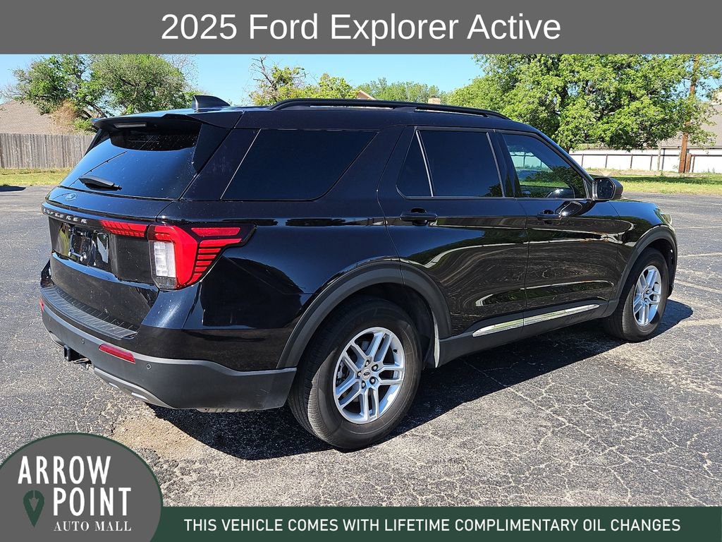 Used 2025 Ford Explorer Active w/ Active Comfort Package RWD image 12
