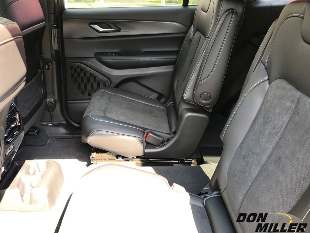 New 2025 Jeep Grand Cherokee L Altitude image 23