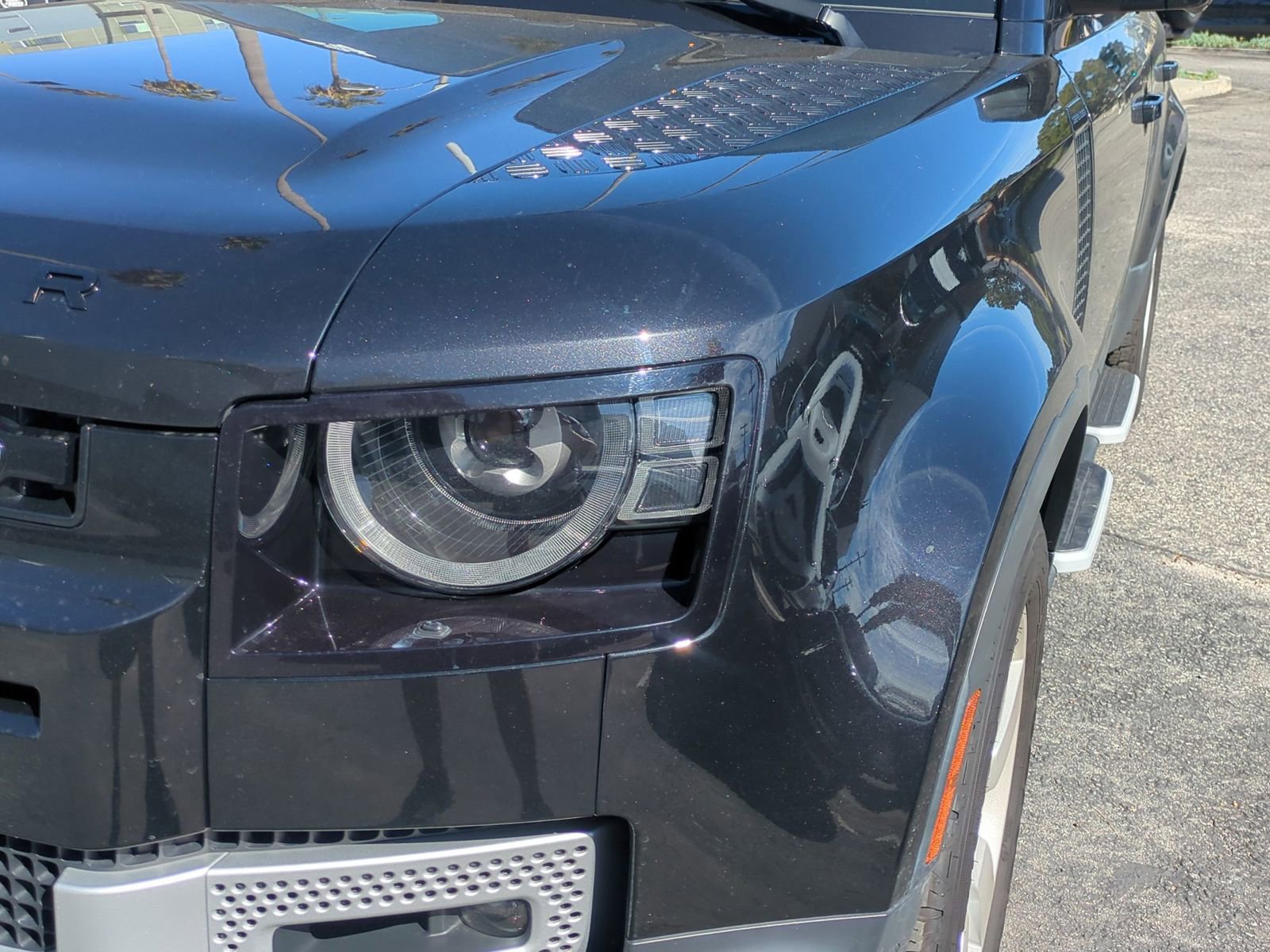 Used 2024 Land Rover Defender 110 SE image 10