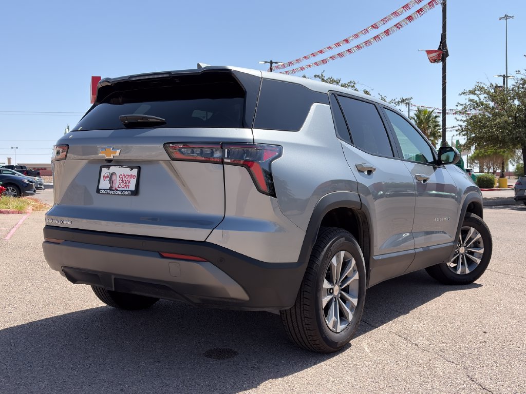 Used 2026 Chevrolet Equinox LT AWD/4WD image 2